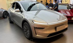 Model Y后驱长续航版亮相工信部新车公示！特斯拉在华开启多维度产品攻势背后：销量毛利双下滑