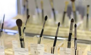 当红女星天天哭穷求同情,实际上家住3亿豪宅花园能停飞机?