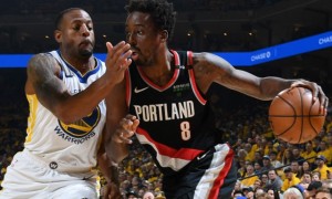 原创 
            领先9分,克莱攻防两不误,锁死利拉德,库里火力全开,太轻松了