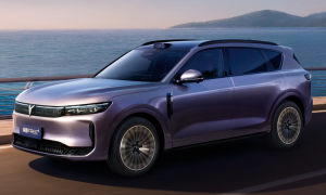 母退子进,岚图汽车上市“借东风”