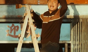 早报|OpenAI发布Sora 2:AI视频进入GPT-3.5时刻/罗永浩称小米小字是行业陋习/三星戒指电池鼓包,用户手指被卡就医