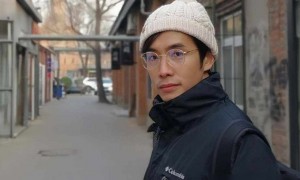 震撼全港!43岁TVB男星患癌崩溃,父亲又确诊,花光积蓄打工到凌晨!前女友却嫁豪门生子…